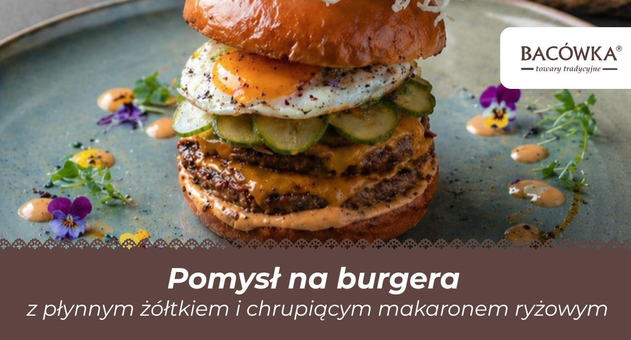 Burger z płynnym żółtkiem i chrupiącym makaronem ryżowym